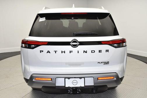 2025 Nissan Pathfinder Platinum 4WD