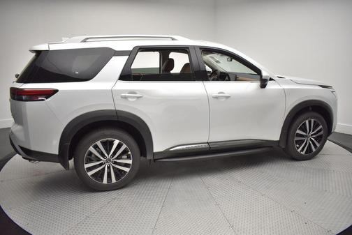 2025 Nissan Pathfinder Platinum 4WD