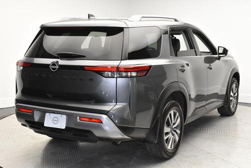 2023 Nissan Pathfinder SL 4WD