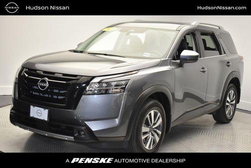 2023 Nissan Pathfinder SL 4WD