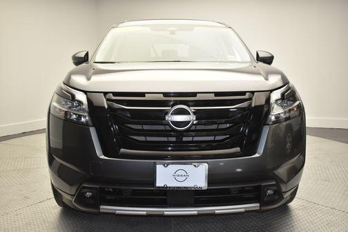 2023 Nissan Pathfinder SL 4WD