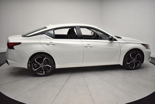 2025 Nissan Altima SR FWD