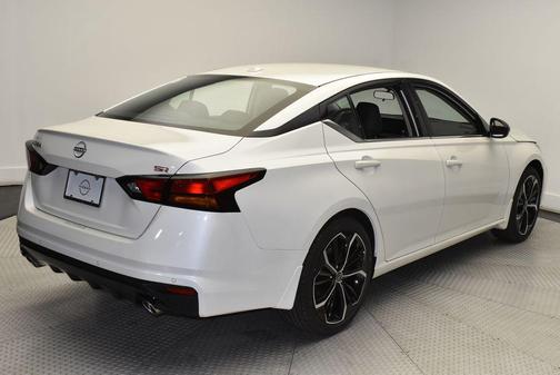 2025 Nissan Altima SR FWD