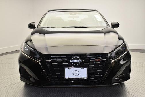 2025 Nissan Altima SR FWD