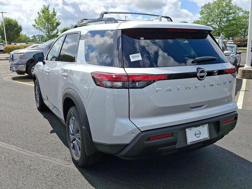 2025 Nissan Pathfinder SV 4WD