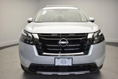 2025 Nissan Pathfinder SL 4WD