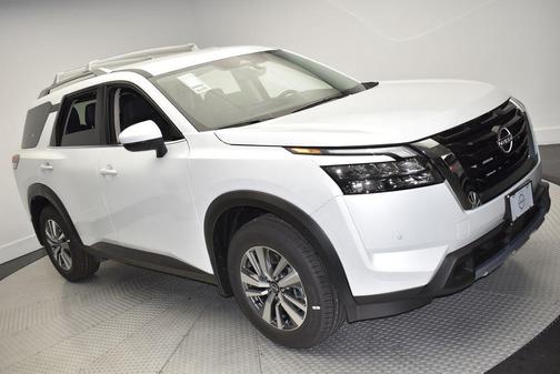 2025 Nissan Pathfinder SL 4WD