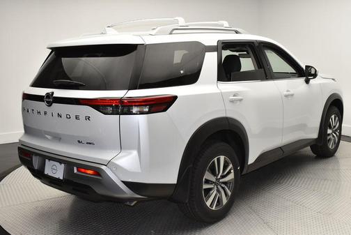 2025 Nissan Pathfinder SL 4WD