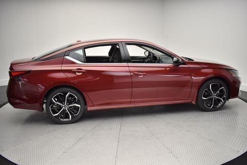 2025 Nissan Altima SR FWD