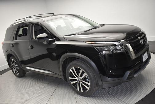 2025 Nissan Pathfinder Platinum 4WD