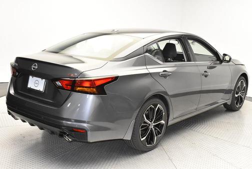2025 Nissan Altima SR FWD
