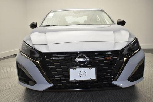 2025 Nissan Altima SR FWD