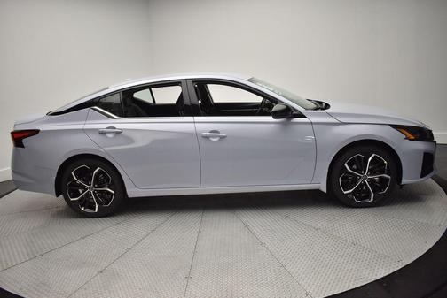 2025 Nissan Altima SR FWD