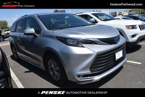 Celestial Silver Metallic 2024 Toyota Sienna XLE