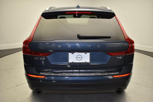 2021 Volvo XC60 T5 Momentum