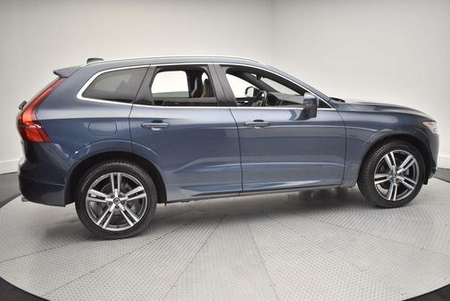 2021 Volvo XC60 T5 Momentum
