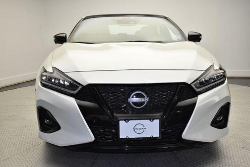 2023 Nissan Maxima SR