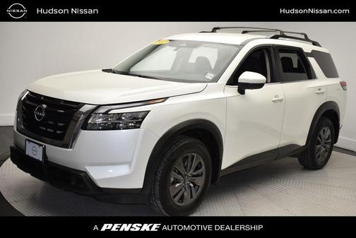 2022 Nissan Pathfinder SV
