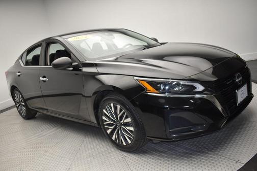 Black 2024 Nissan Altima 2.5 SV