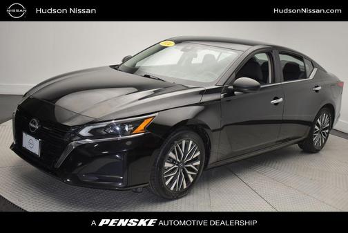 Black 2024 Nissan Altima 2.5 SV