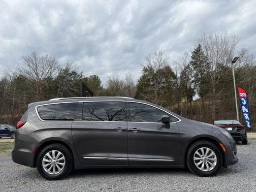 2018 Chrysler Pacifica Touring-L