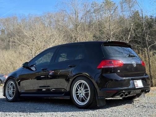 2017 Volkswagen Golf R 4-Door