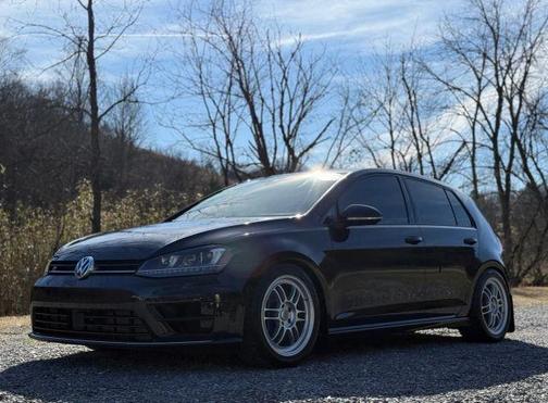 2017 Volkswagen Golf R 4-Door