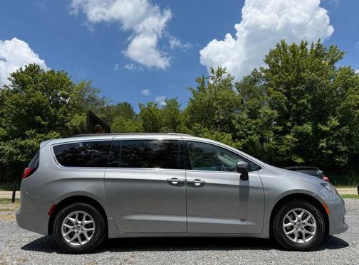 2021 Chrysler Voyager LXI