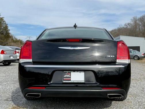 2018 Chrysler 300 Touring