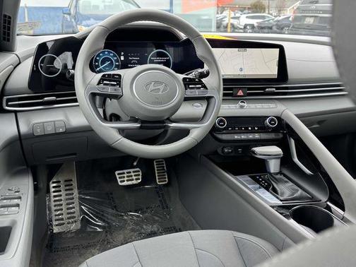 2025 Hyundai ELANTRA HEV SEL Sport