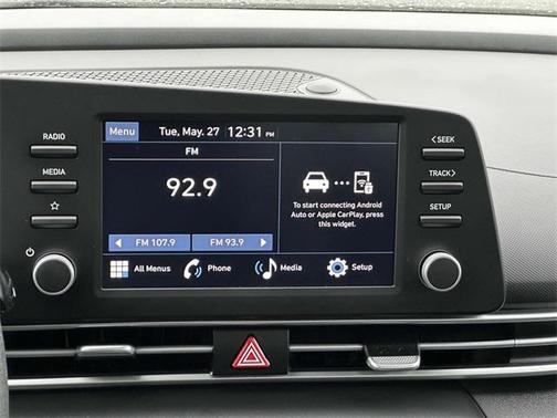 2024 Hyundai ELANTRA SE