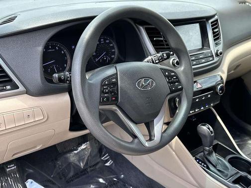 Dazzling White 2018 Hyundai TUCSON SEL