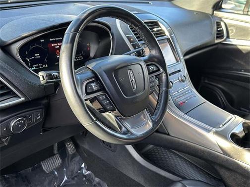 2019 Lincoln Nautilus Select