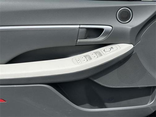 2025 Hyundai SONATA Hybrid SE