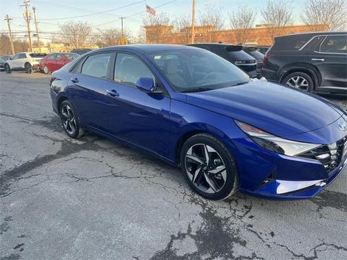 2023 Hyundai ELANTRA SEL