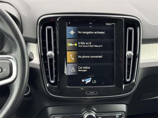 2021 Volvo XC40 T4 Momentum