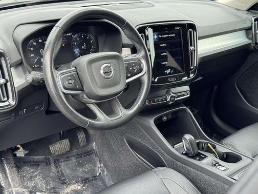 2021 Volvo XC40 T4 Momentum