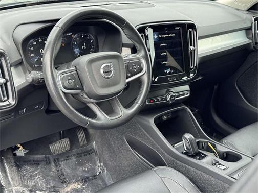 2021 Volvo XC40 T4 Momentum
