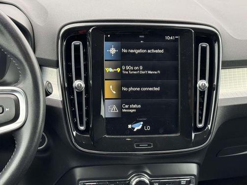 2021 Volvo XC40 T4 Momentum