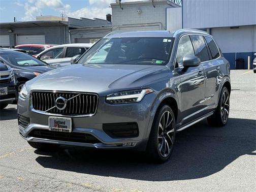 2020 Volvo XC90 T6 Momentum