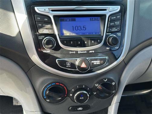 2013 Hyundai Accent SE