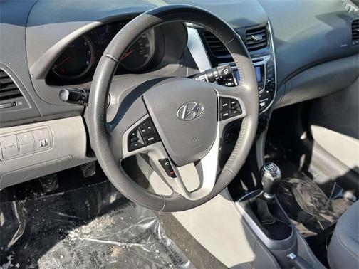 2013 Hyundai Accent SE