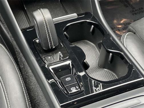 2021 Volvo XC40 T5 R-Design