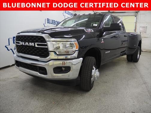2022 RAM 3500 Big Horn Crew Cab 4x4 8 Box