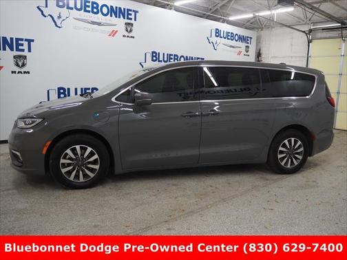 2022 Chrysler Pacifica Hybrid Touring L