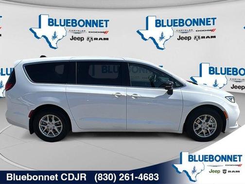 Bright White Clearcoat 2026 Chrysler Pacifica Select