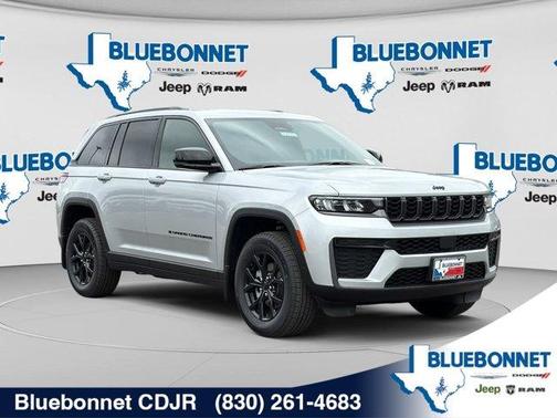Silver Zynith 2026 Jeep Grand Cherokee Laredo