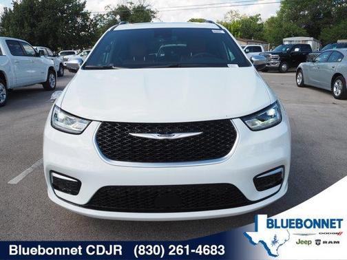 Bright White Clearcoat 2026 Chrysler Pacifica Pinnacle