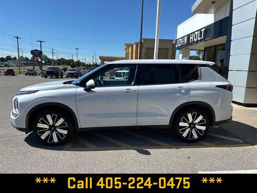 White Diamond 2025 Mitsubishi Outlander SE 2.5 S-AWC