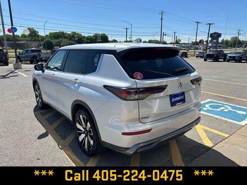 White Diamond 2025 Mitsubishi Outlander SE 2.5 S-AWC
